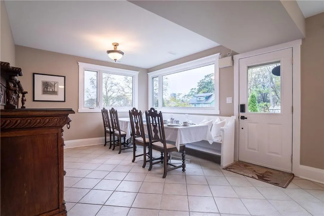 Bluecrest B&B Niagara Falls Canada
